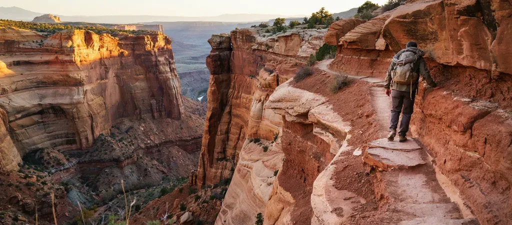 5 Best Canyon Hikes in the US (And the Upside-Down Rules)
