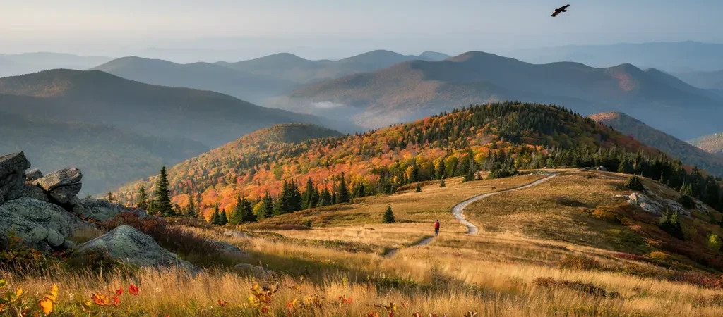 8 Best Fall Hiking Destinations in the US (Timed to Peak Color)