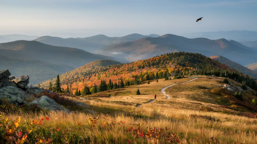 8 Best Fall Hiking Destinations in the US (Timed to Peak Color)