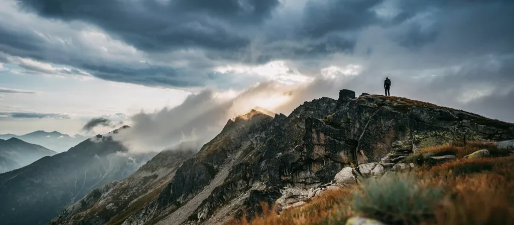 How to Read Outdoor Weather: Clouds, Pressure, and Storm Warnings